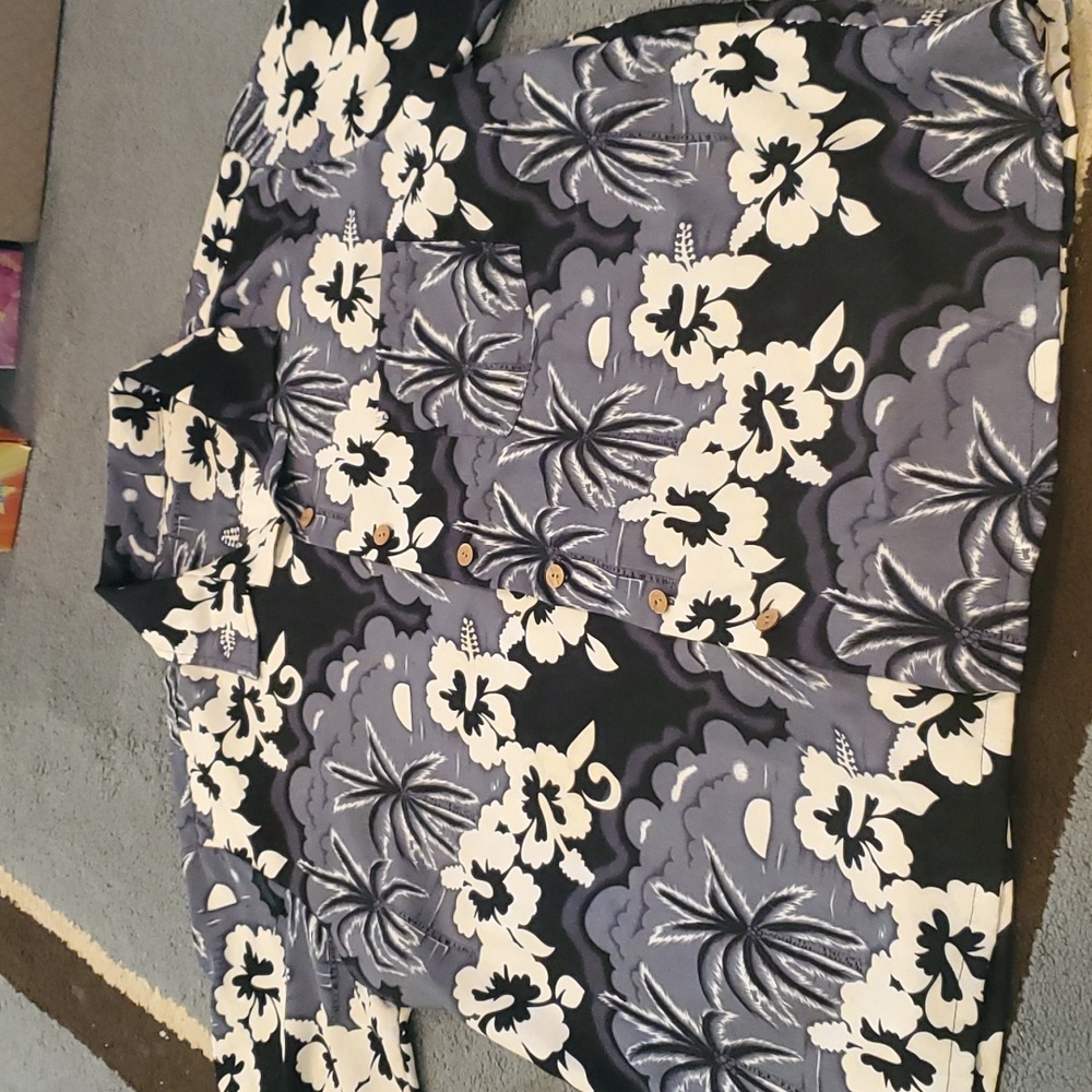 Men's Hawaiian black white and gray button down shirt